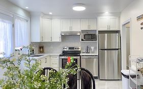 Newly-Renovated 3Br House, 12 Minutes To Airport
