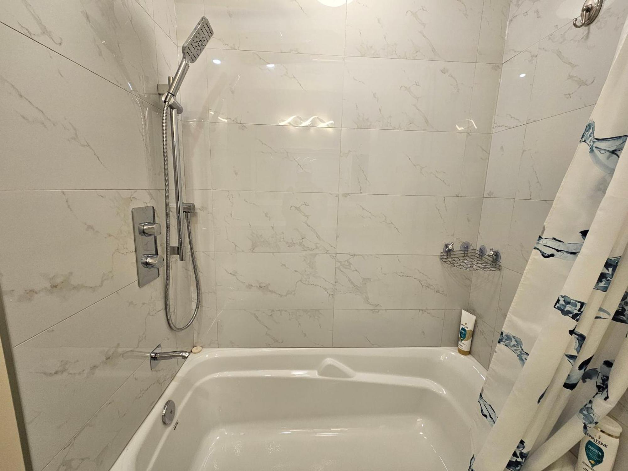 Newly-Renovated 3Br House, 12 Minutes To Airport Apartment Toronto Exterior photo