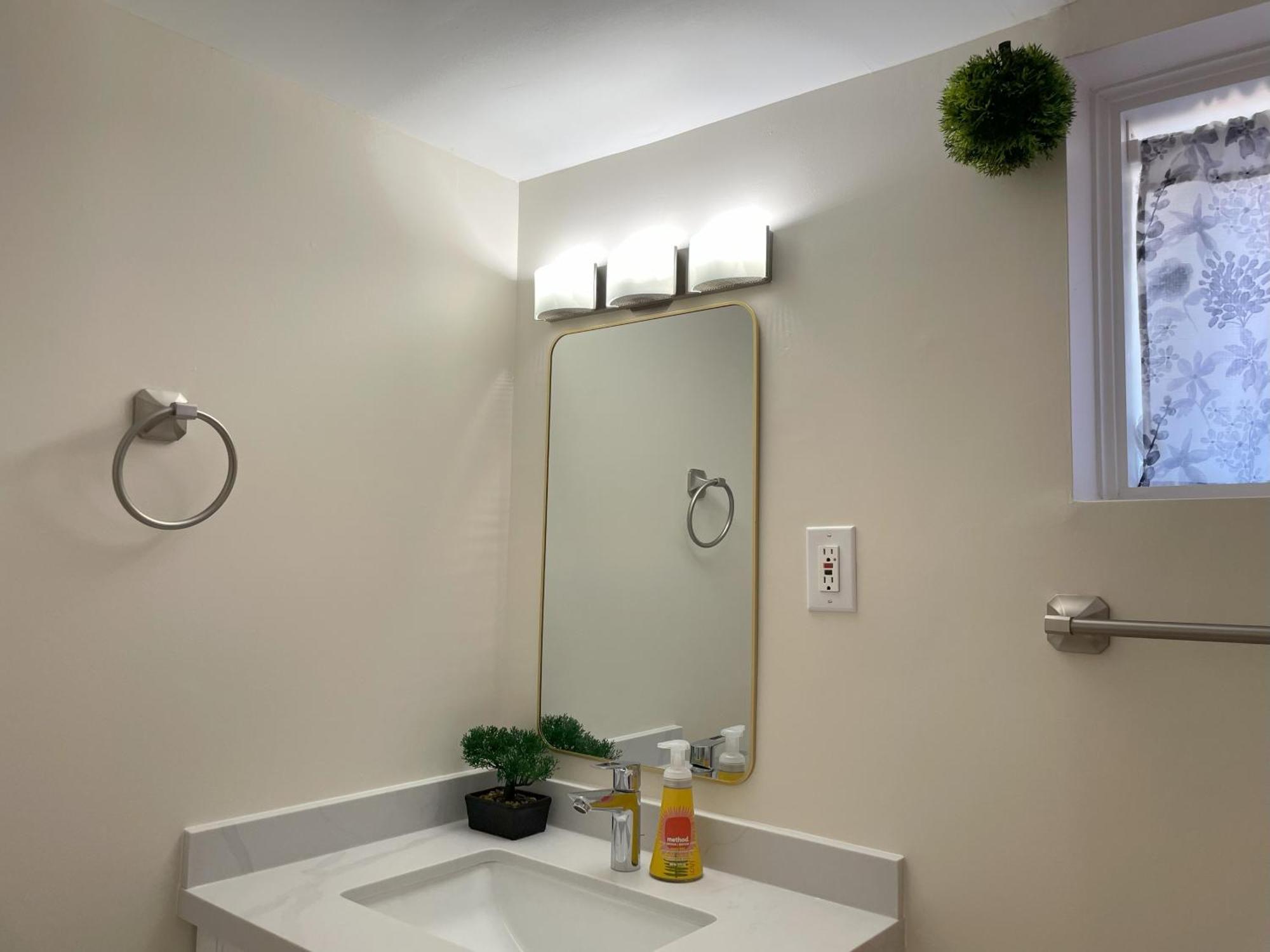 Newly-Renovated 3Br House, 12 Minutes To Airport Apartment Toronto Exterior photo